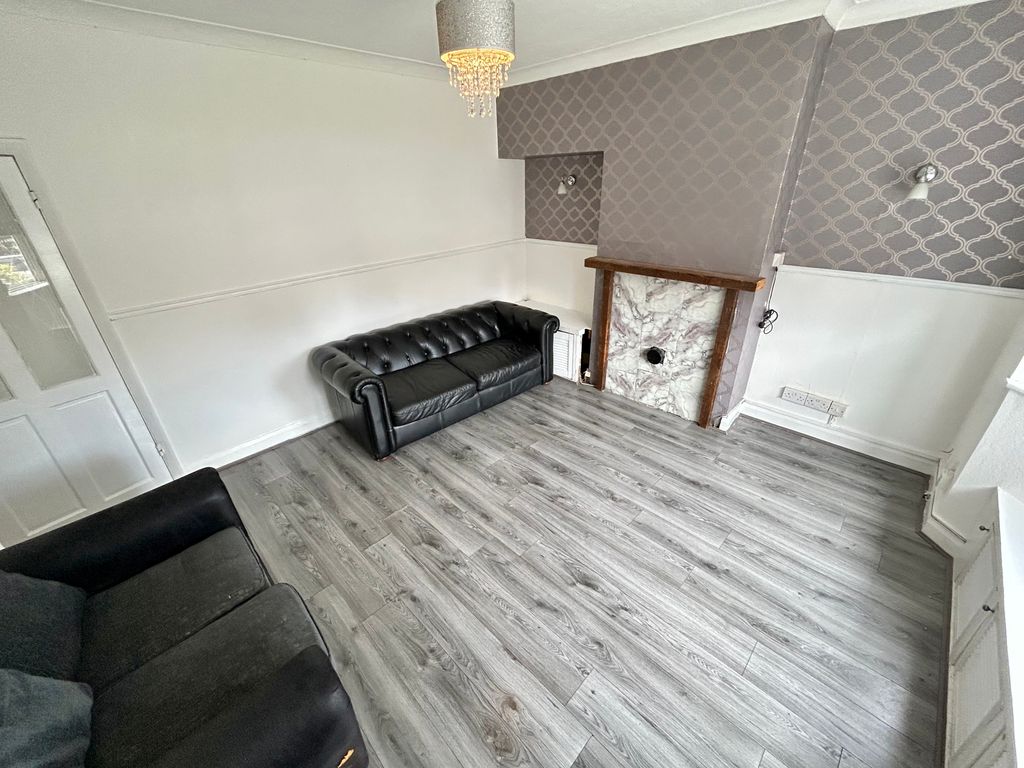 Property photo 2 of 12 Image