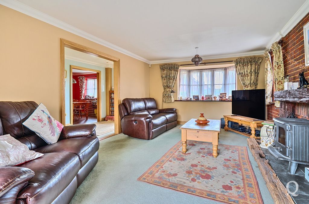 Property photo 2 of 24 2F331812-72Fb-4E6...
