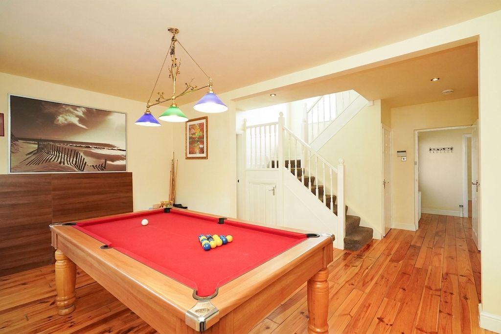 Property photo 3 of 25
