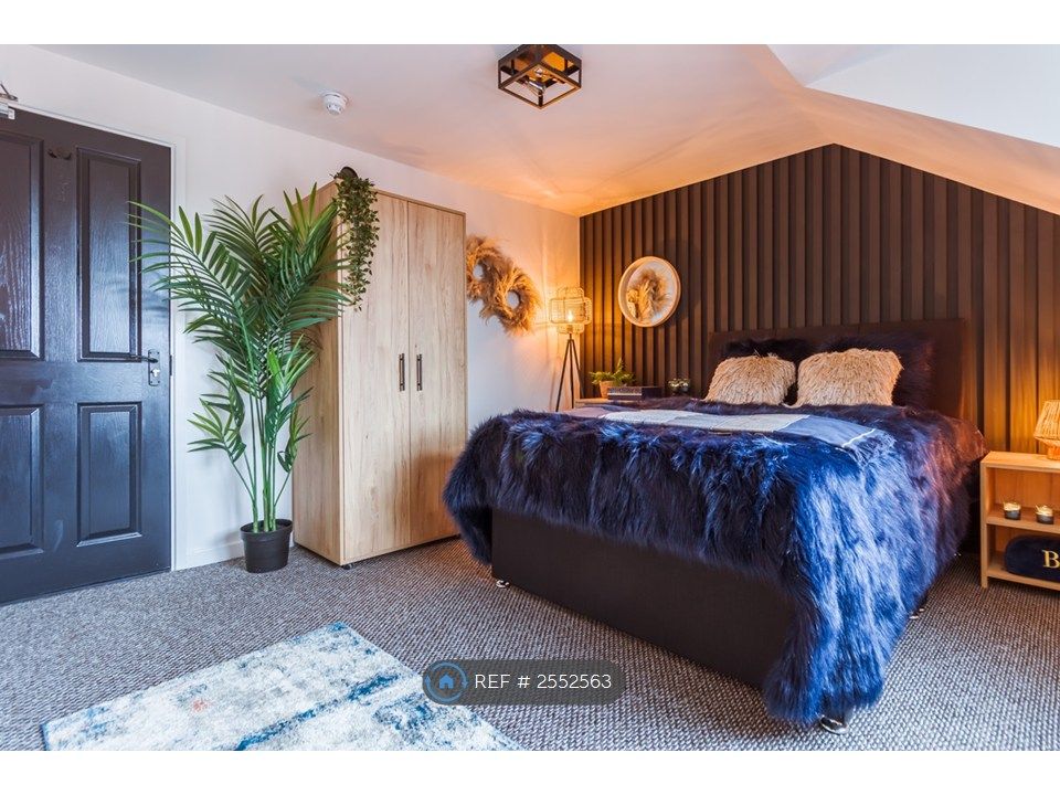 Property photo 2 of 35 Bedroom