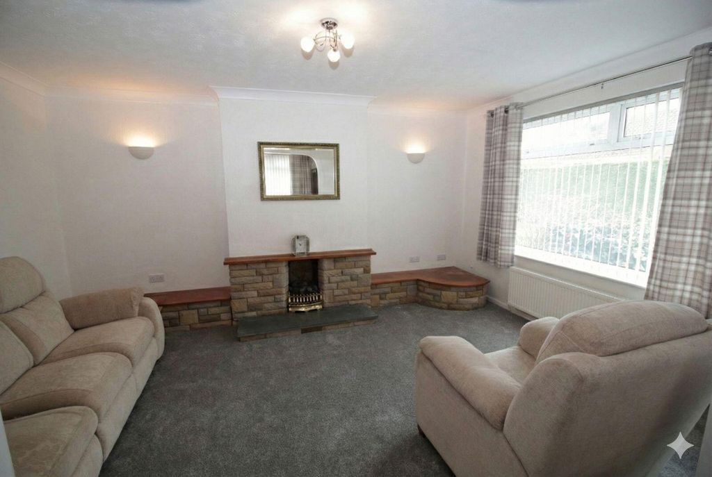 Property photo 2 of 11 Living Room