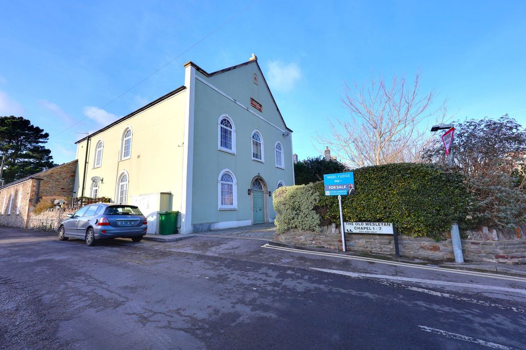 Property photo 2 of 34