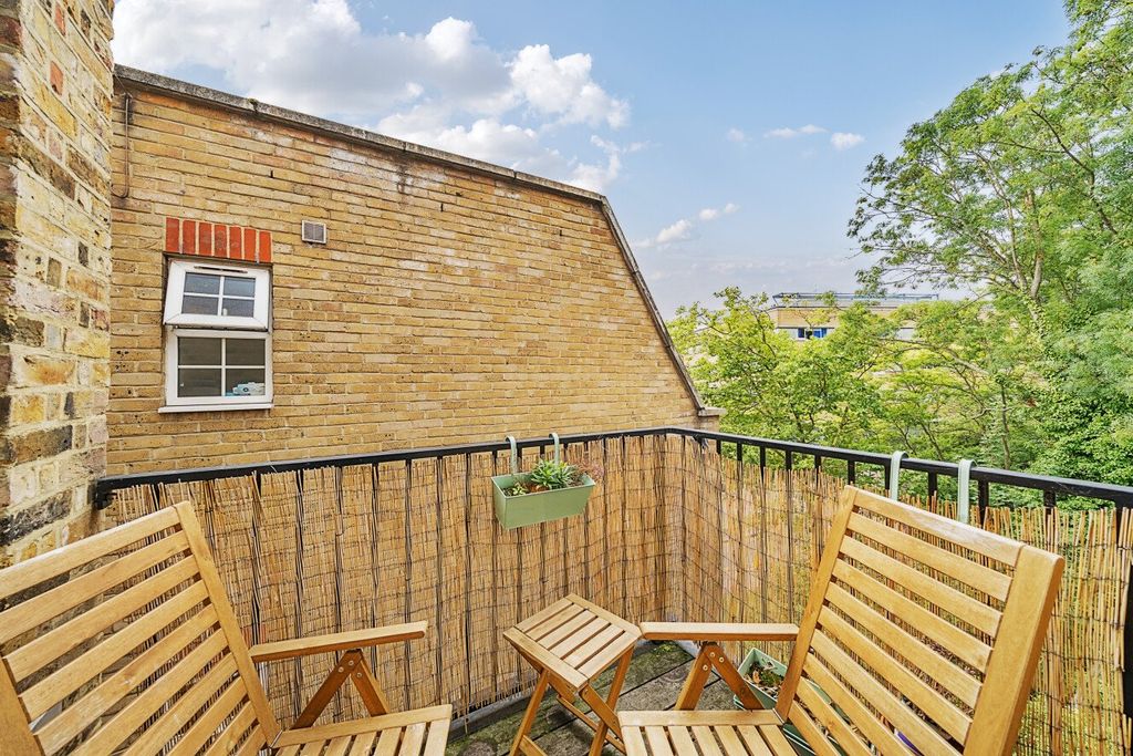Property photo 2 of 18 Picture No. 16