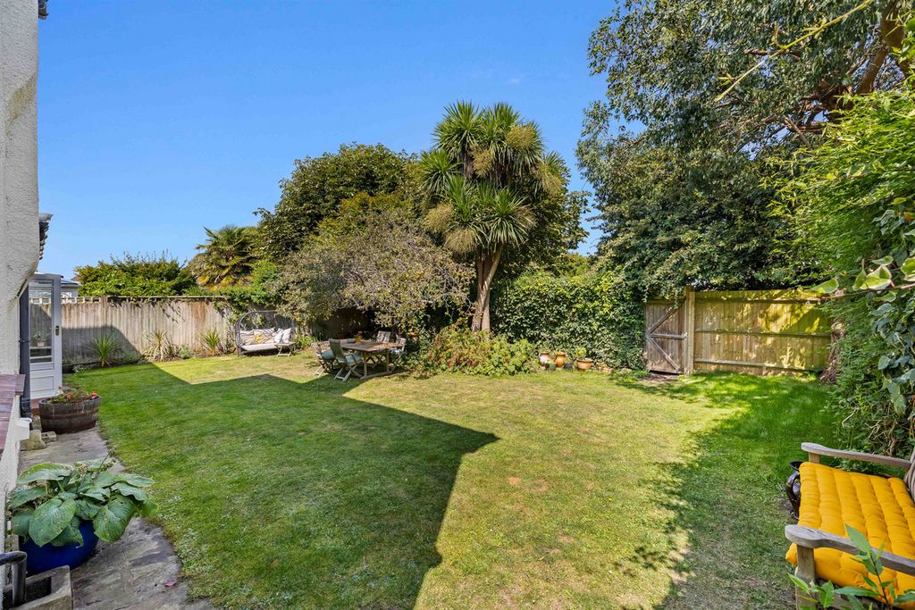 Property photo 2 of 32