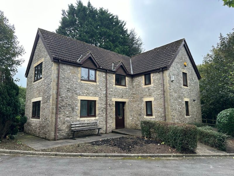 Property photo 1 of 9 Photo 8