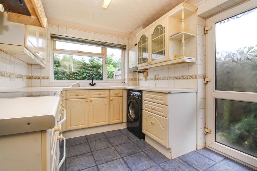 Property photo 2 of 12 Kitchen