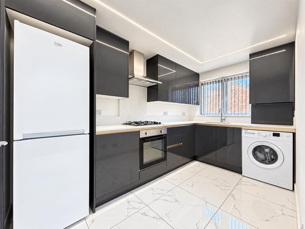 Property photo 1 of 8 Kitchen