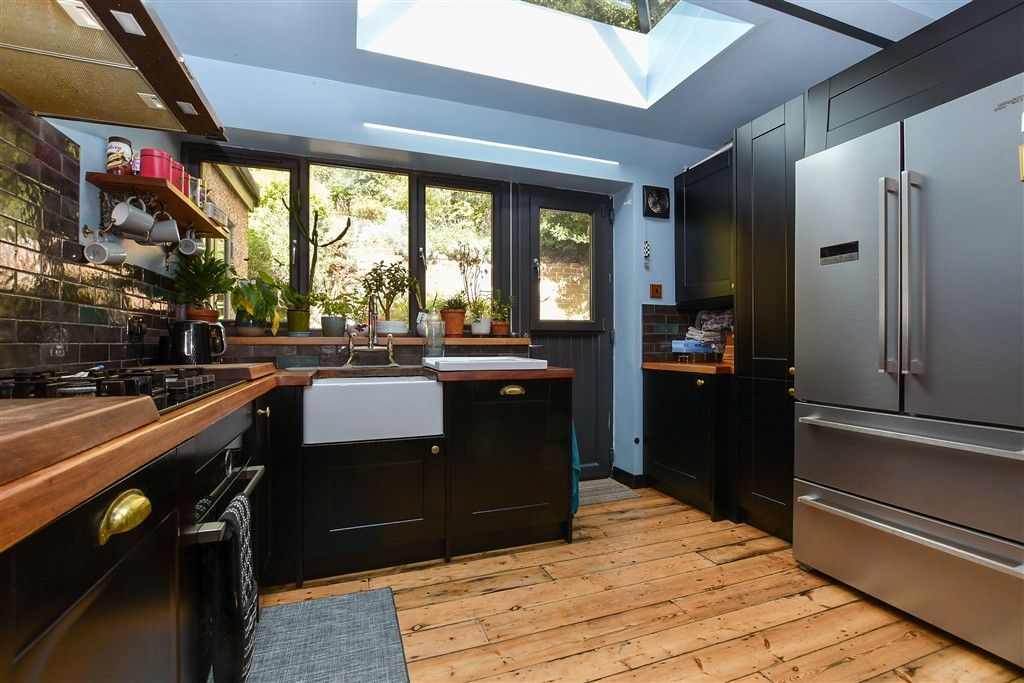 Property photo 3 of 18 Kitchen