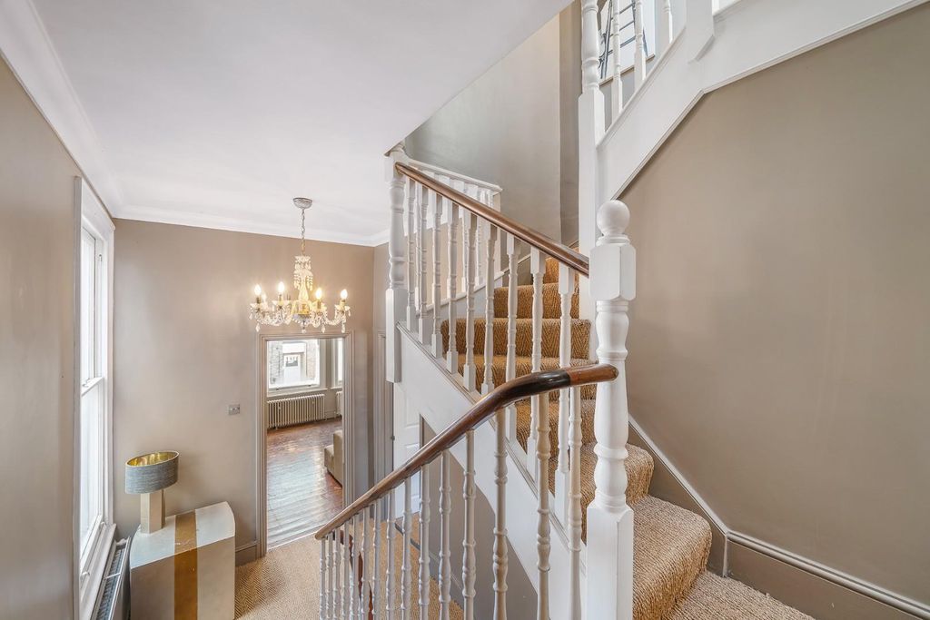 Property photo 3 of 14 Hall.Jpg