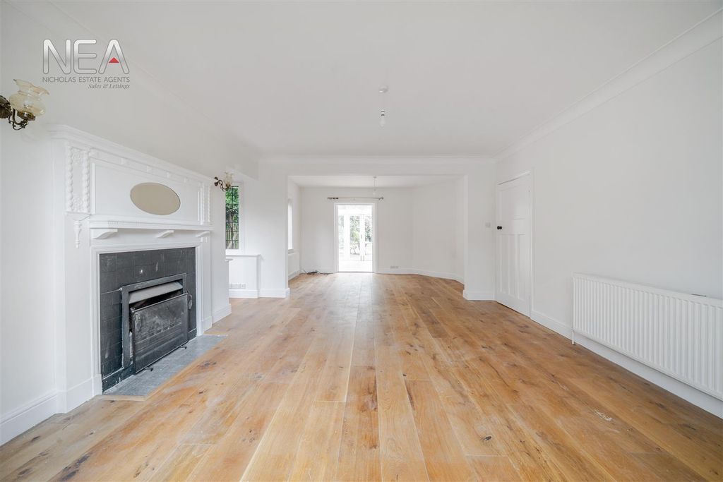 Property photo 3 of 34 Drawing Room
