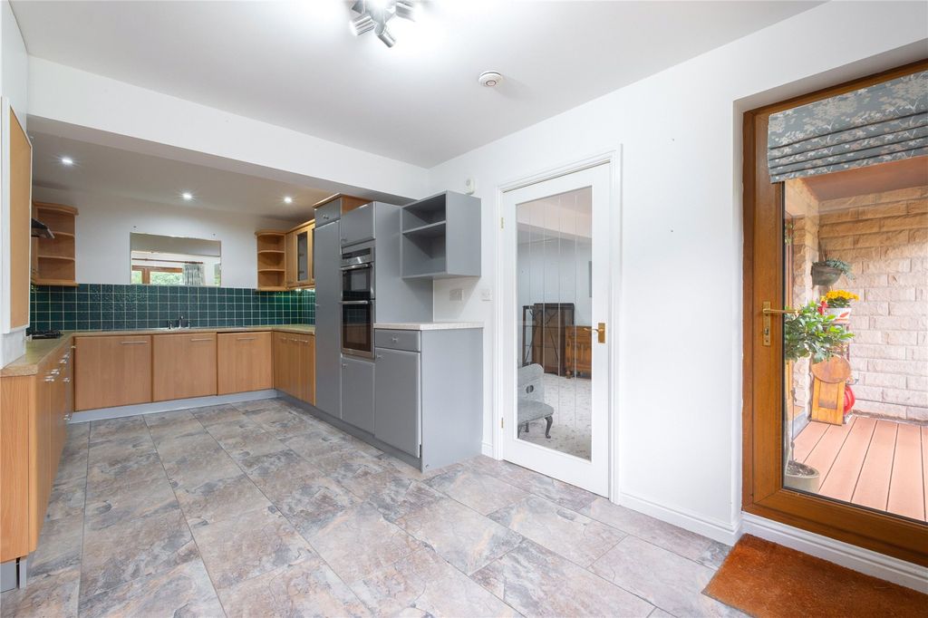 Property photo 3 of 30 Dining Kitchen