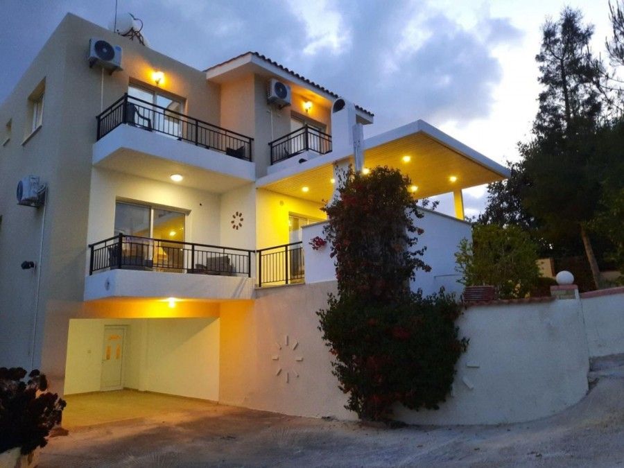 Property photo 1 of 31