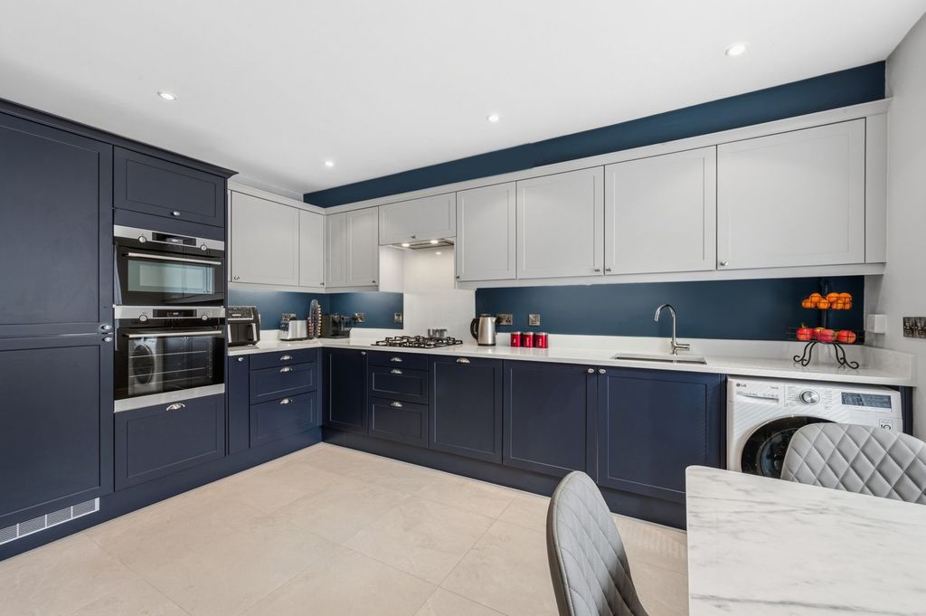 Property photo 3 of 22