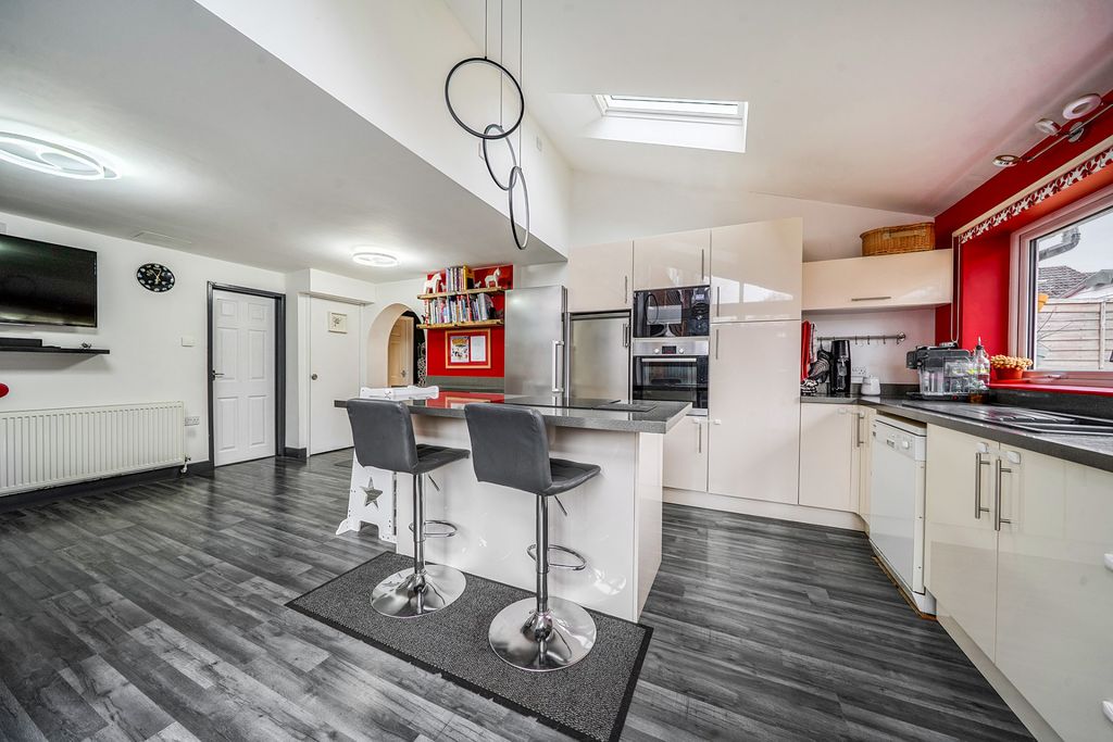 Property photo 2 of 19