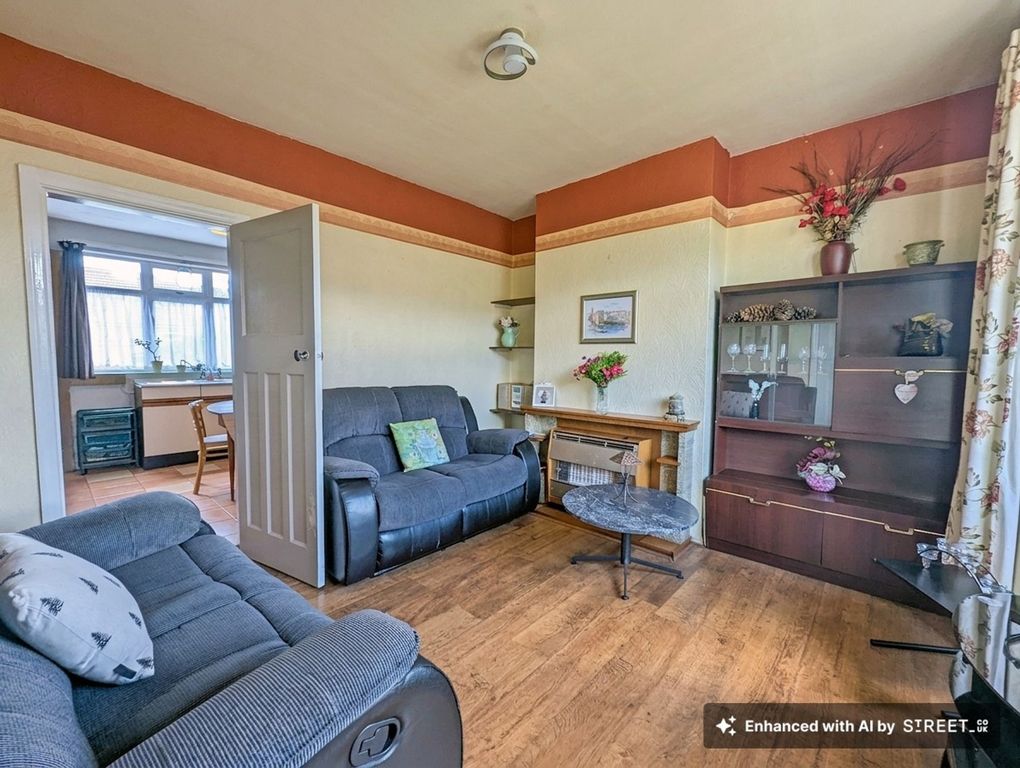 Property photo 2 of 19 Lounge