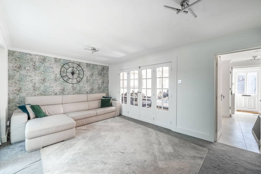 Property photo 2 of 21