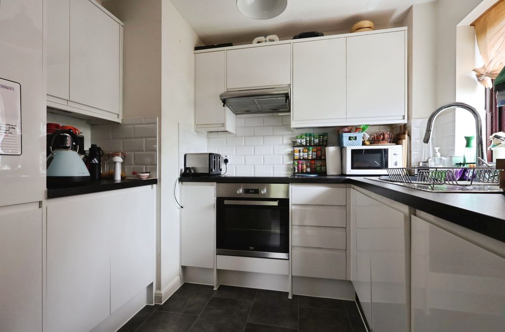 Property photo 2 of 28
