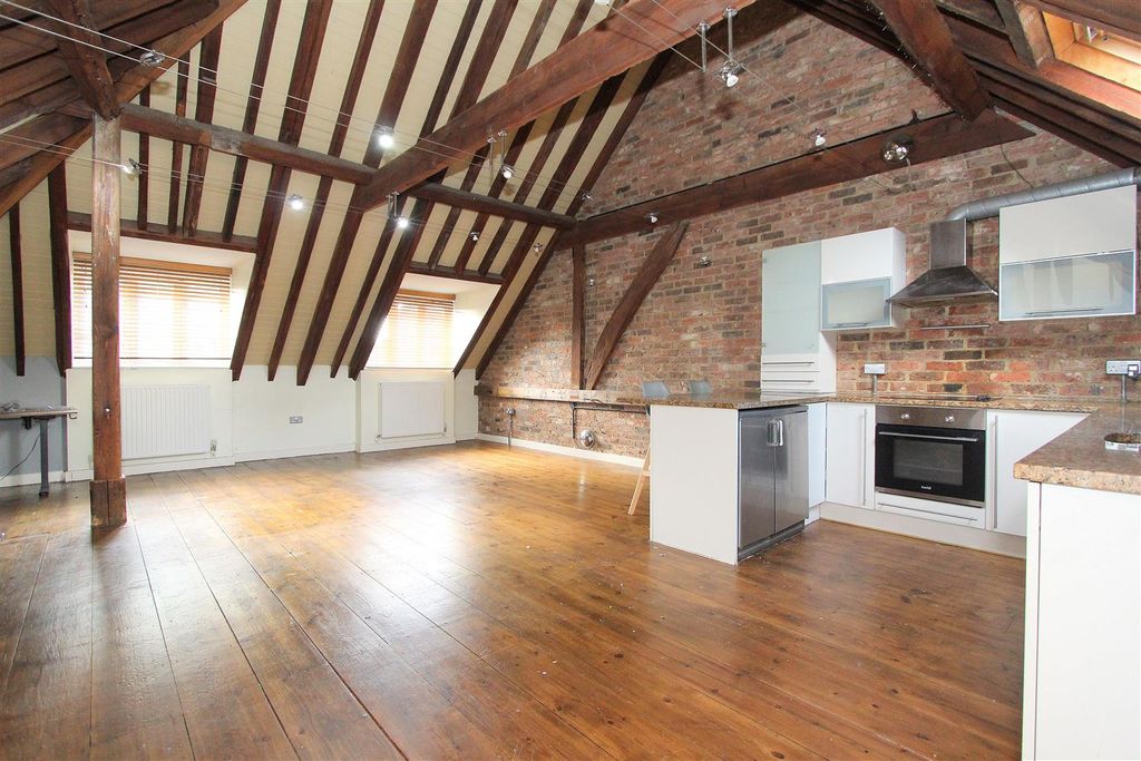 Property photo 1 of 22 Lounge B.Jpg