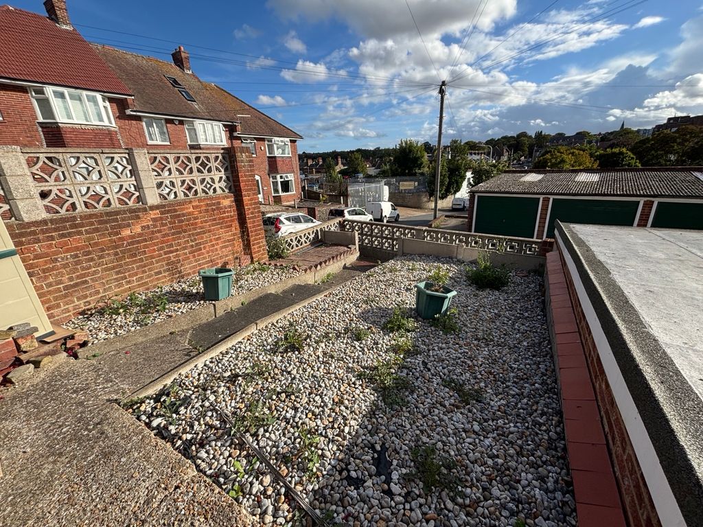Property photo 3 of 25