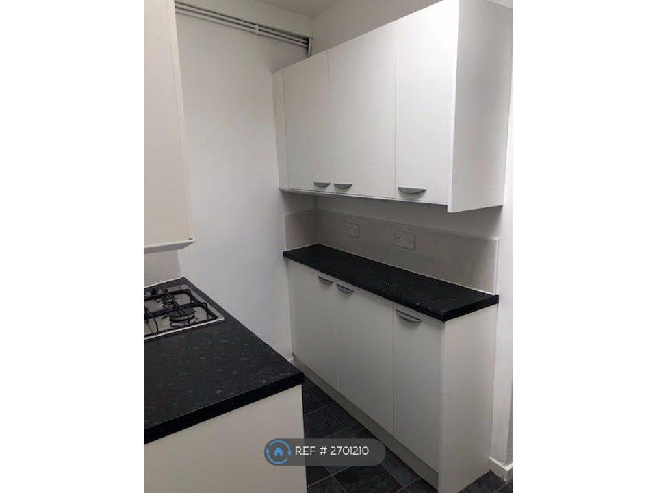 Property photo 3 of 8 Kitchen