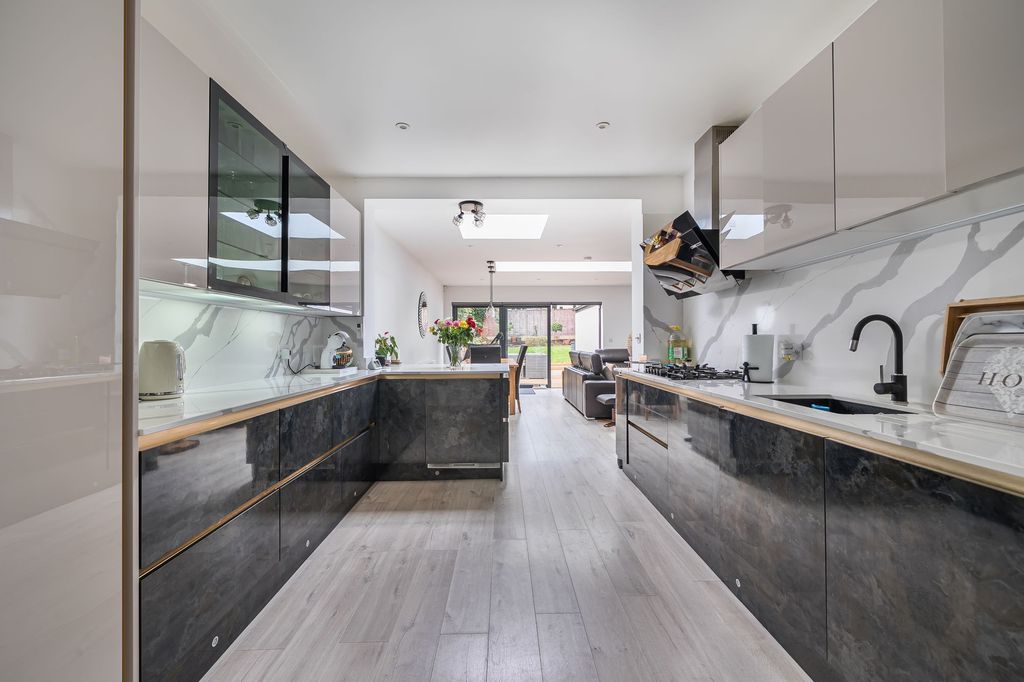 Property photo 3 of 15 Kitchen