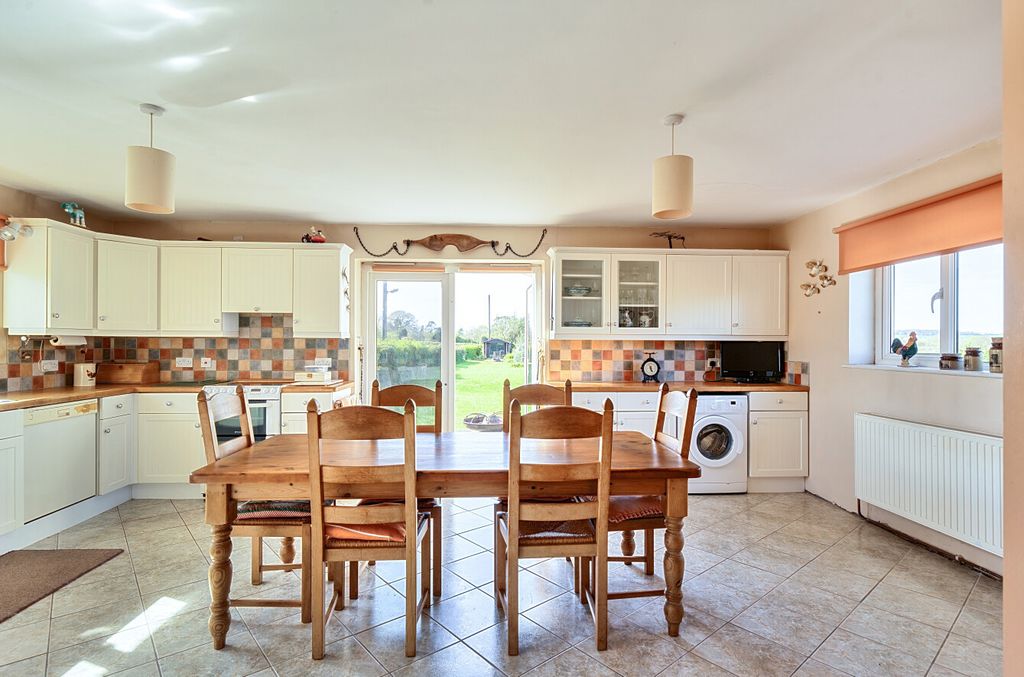 Property photo 3 of 26 1433900-3-69d5416...