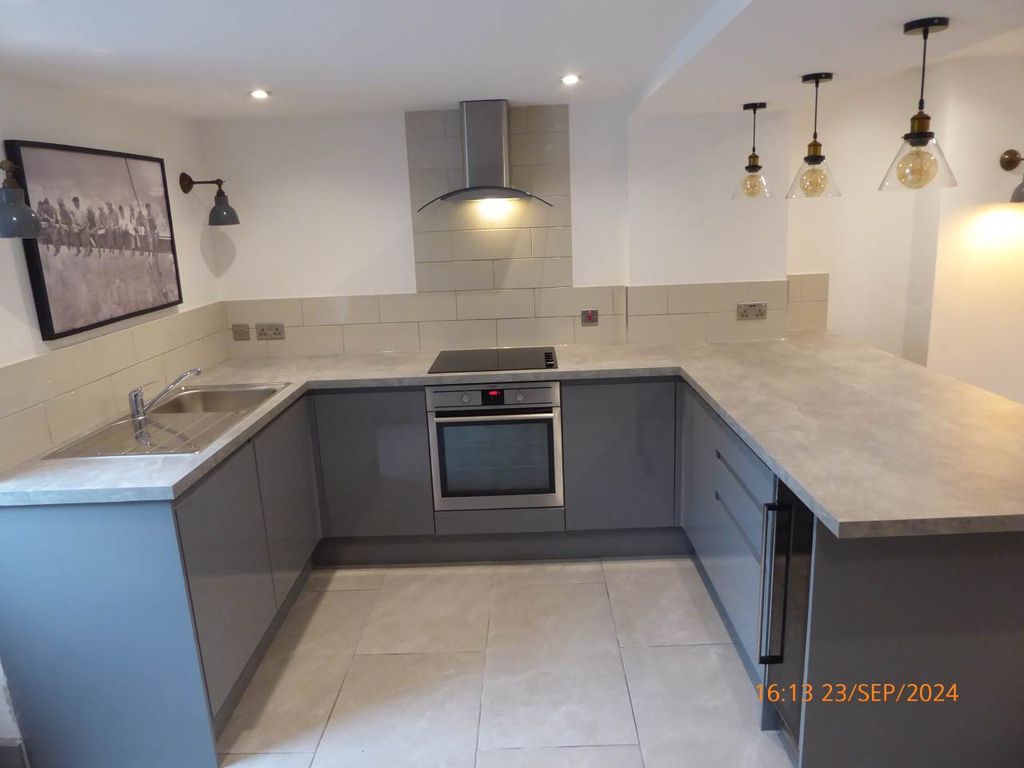 Property photo 1 of 12 P1270743