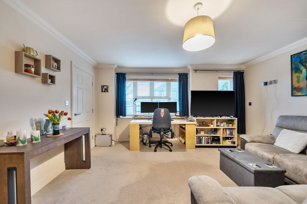 Property photo 3 of 16 1410630-12-698c7A...