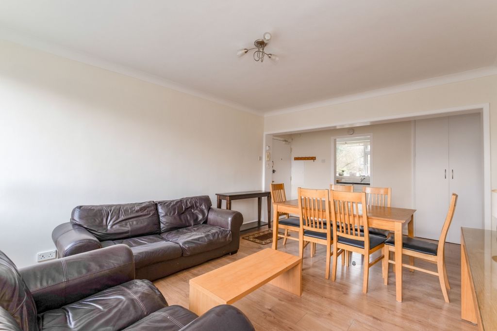 Property photo 1 of 6 4-Vandyke-Close-0...