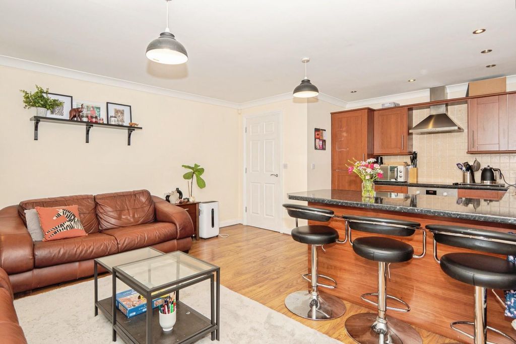 Property photo 3 of 16 Living Room/Kitchen Diner