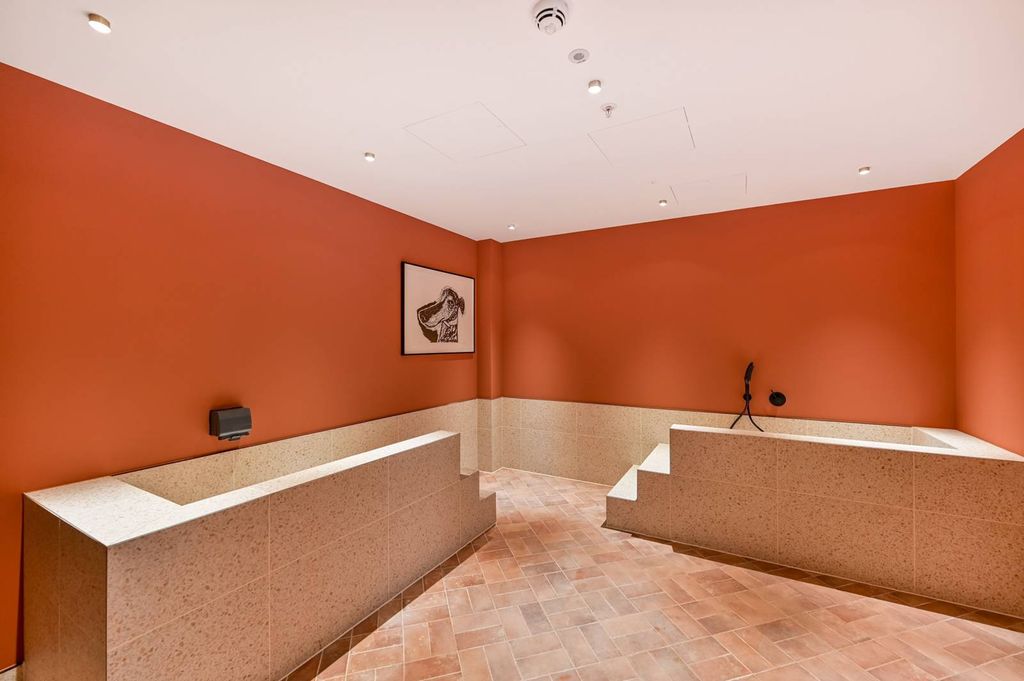 Property photo 3 of 45