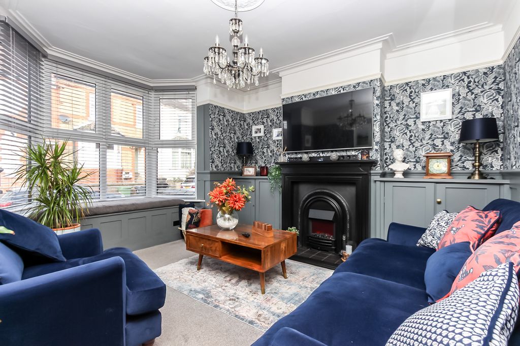 Property photo 2 of 13 Lounge