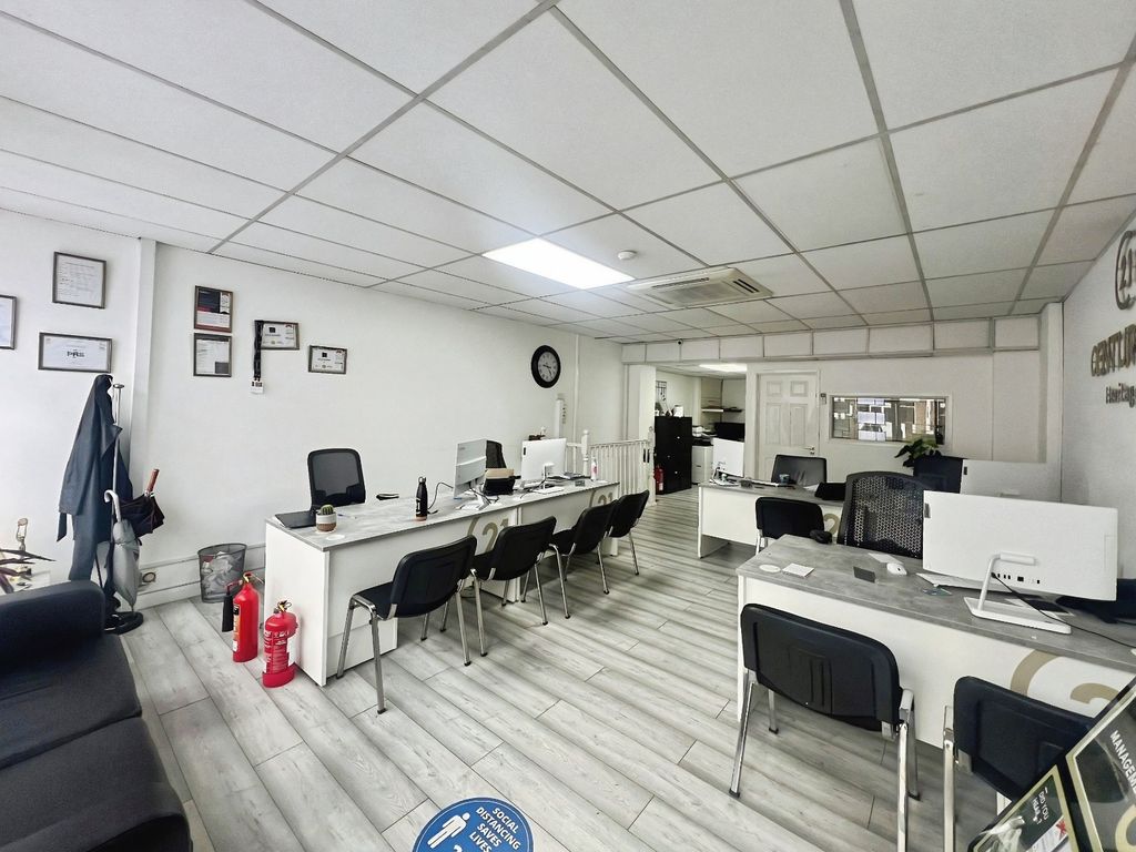 Property photo 1 of 4