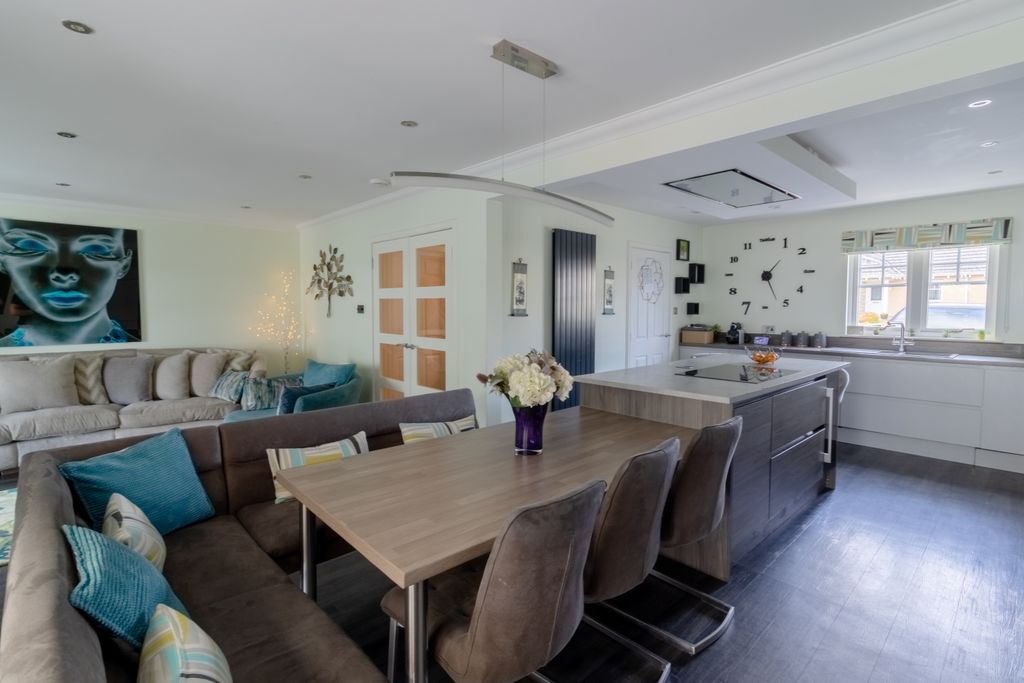 Property photo 2 of 32 Family Dining Kitchen