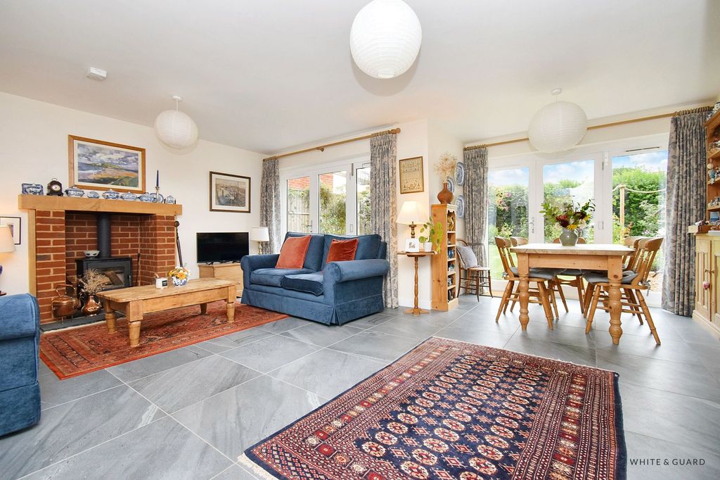 Property photo 2 of 18