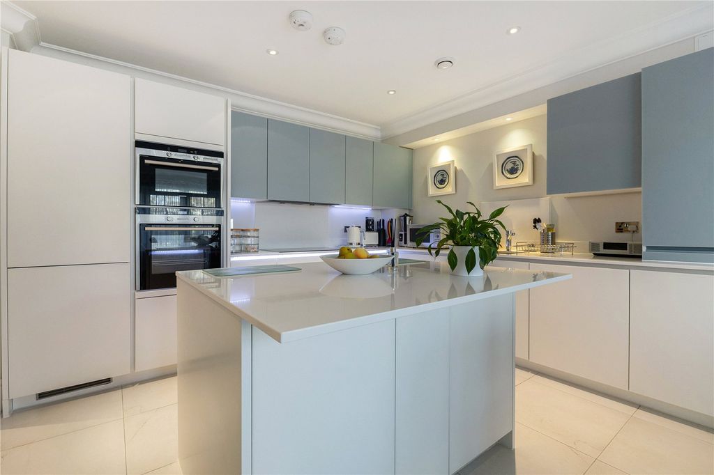 Property photo 3 of 11 Kitchen/Breakfast