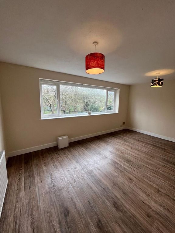 Property photo 2 of 9 Bed2.Jpg