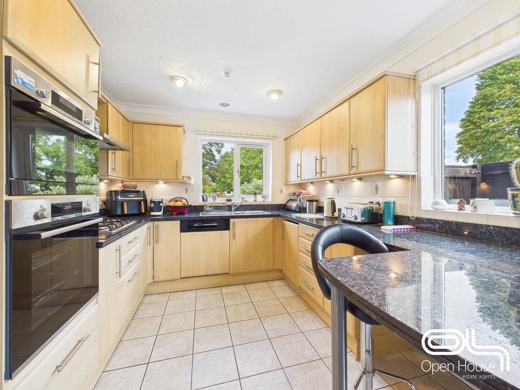 Property photo 2 of 25 Kitchen