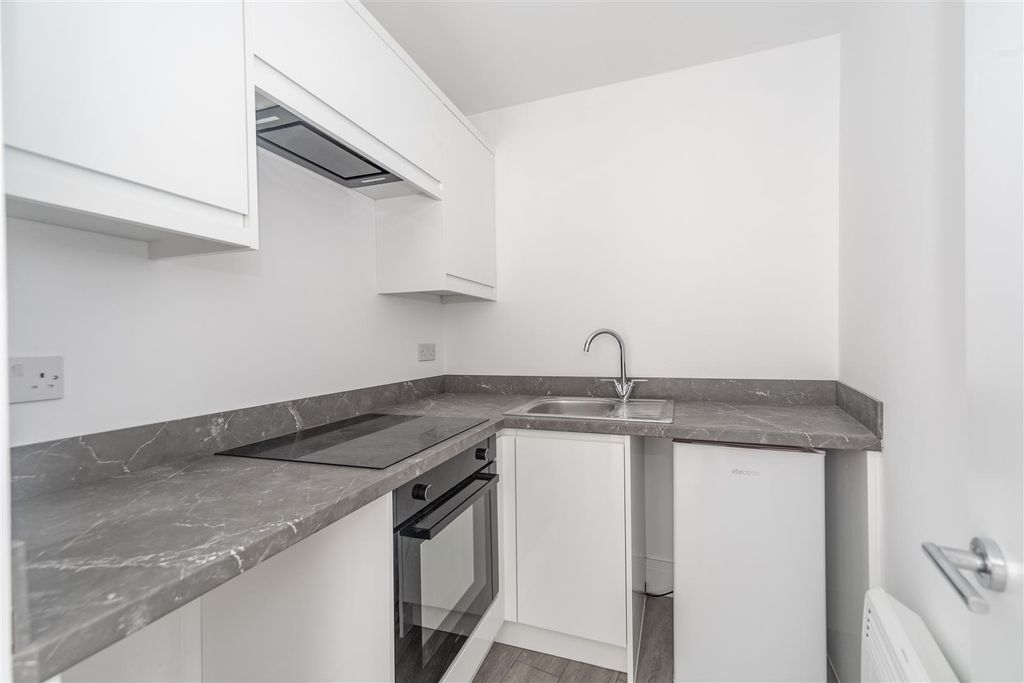 Property photo 2 of 8 Kitchen