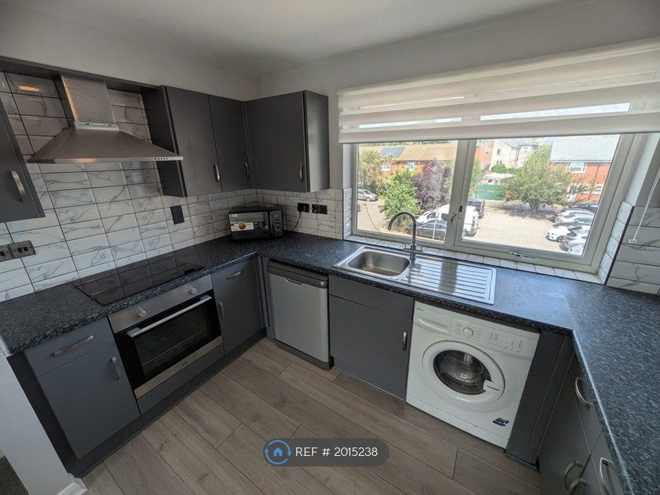 Property photo 3 of 18 Kitchen 2