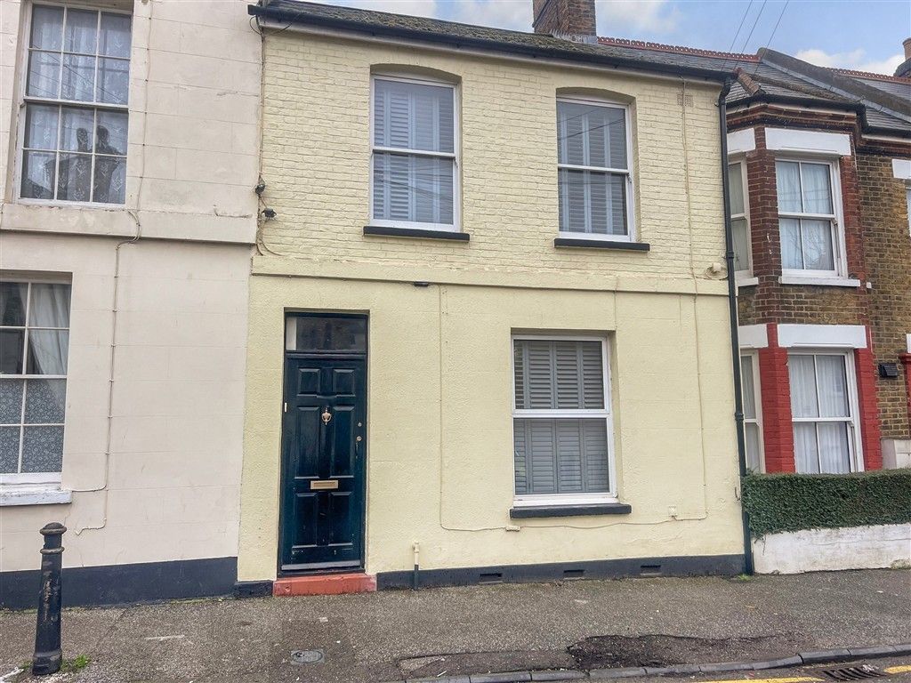 Property photo 1 of 8 Front