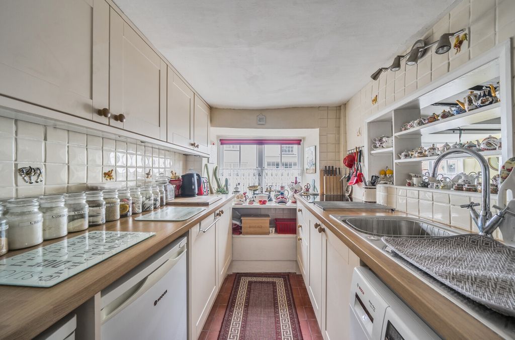Property photo 3 of 27 Kitchen