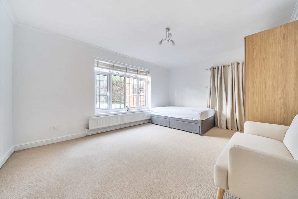 Property photo 2 of 10 1386315-10-692Ed0...