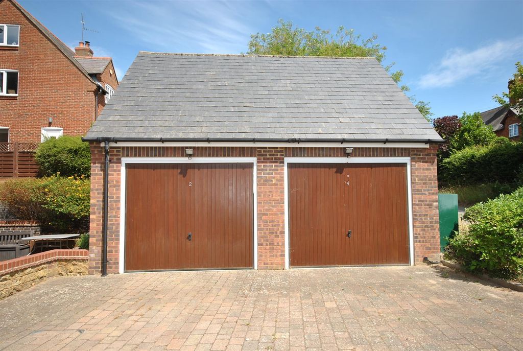 Property photo 2 of 11 0118Garage.Jpg
