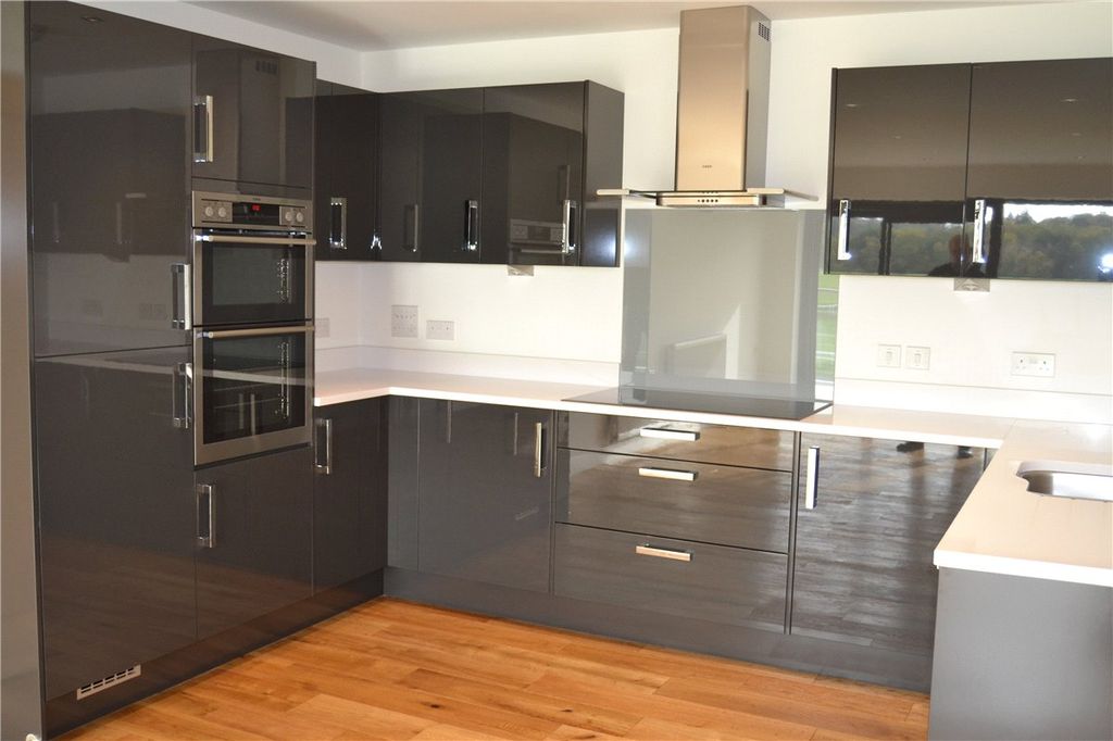 Property photo 2 of 9 Kitchen