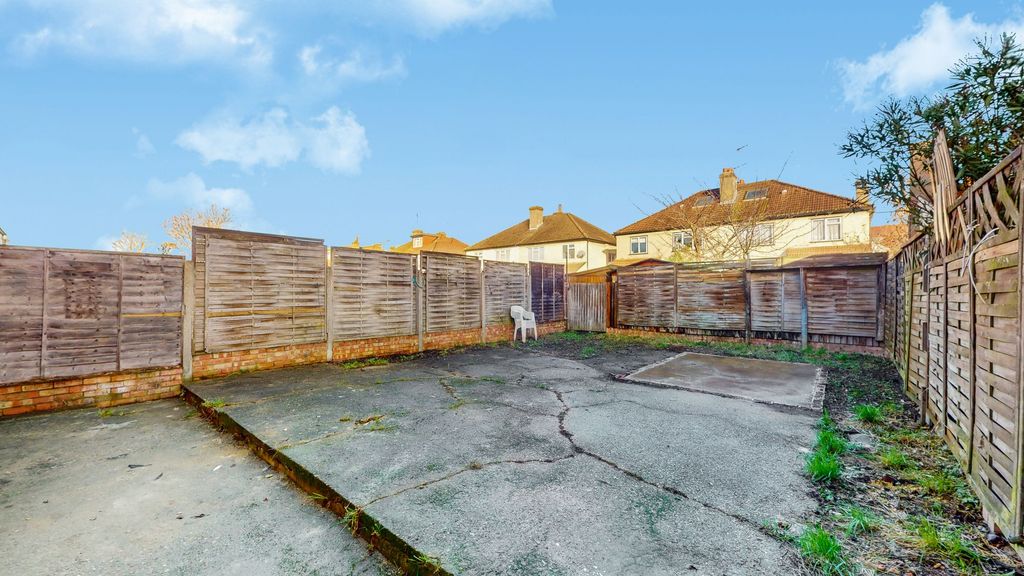 Property photo 2 of 18