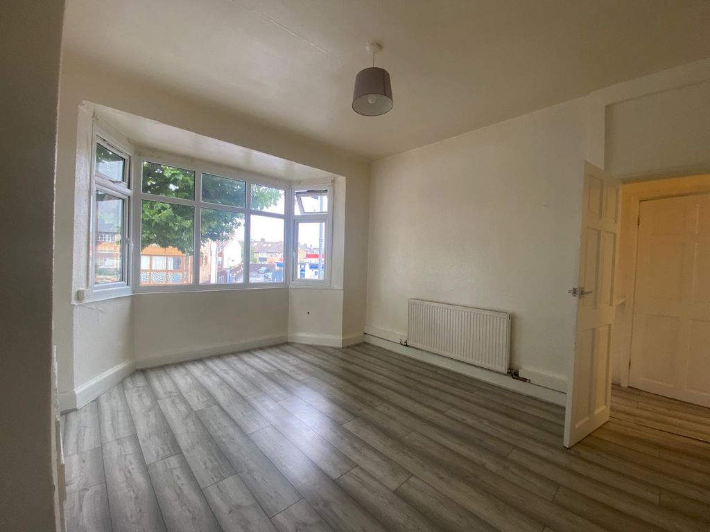 Property photo 1 of 14 Photo 9