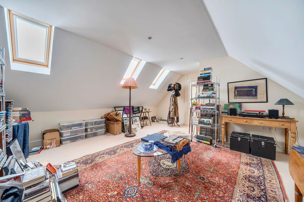 Property photo 3 of 12