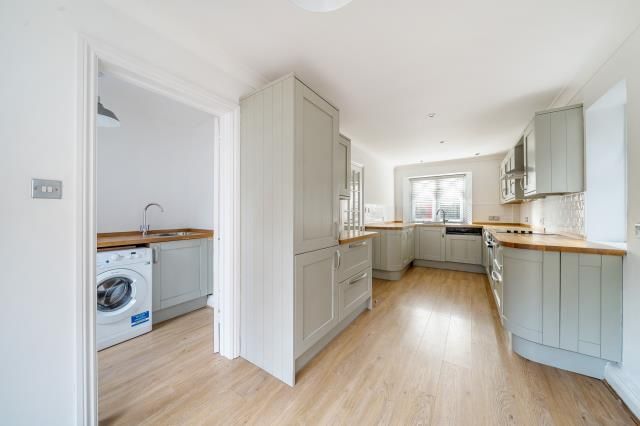 Property photo 2 of 11 Kitchen