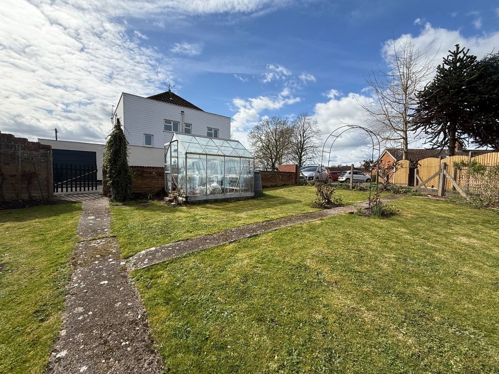 Property photo 2 of 22